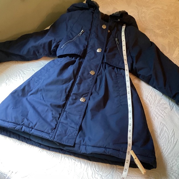 Girls Size 4 Winter Coat – Warm, Lightweight, Removable Hood, Faux Fur Trim - Picture 6 of 13